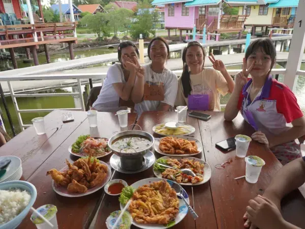 กินข้าวนักเรียน