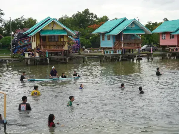 เล่นแพหน้าบ้าน