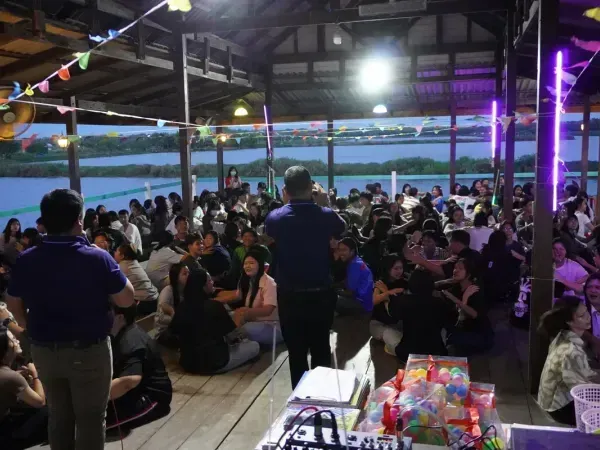 จัดกิจกรรมในหอประชุมกลางทะเลสาบสมุทรสงคราม