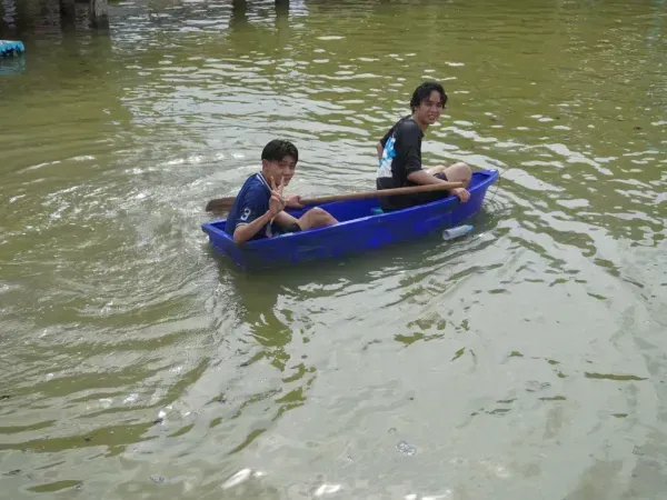 พายเรือเล่นเสริมความสามัคคีในทีม